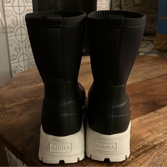 NWOT Black & White Hunter City Explorer Short Boots
Size 10 - Picture 6 of 6